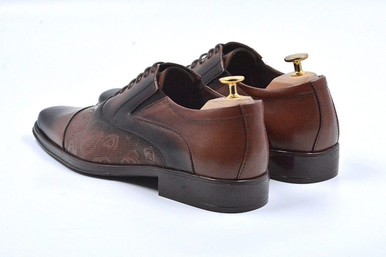 Zapatos de vestir formal modernos1